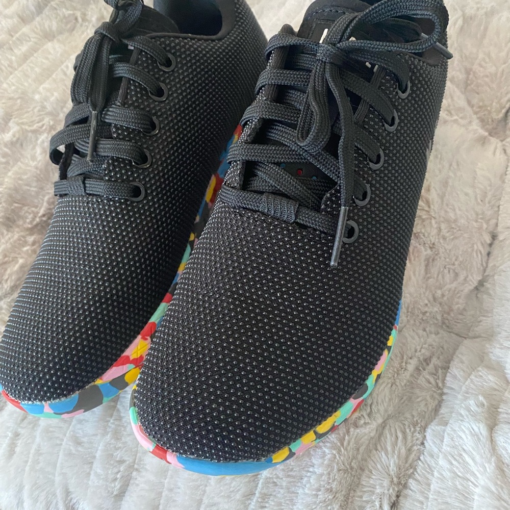 No bull trainers 
Only worn 2x inside 
Size 9 women